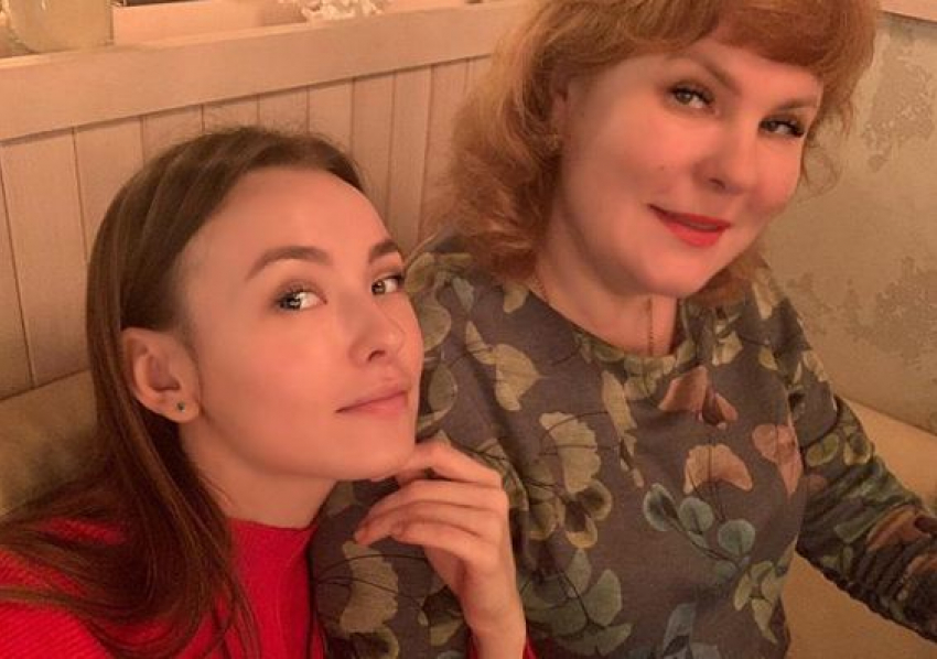 Анастасия Иванова поздравила в Волгограде сестер-близняшек