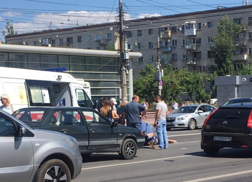 80-летняя пенсионерка попала под колеса «ВАЗА» в центре Волгограда