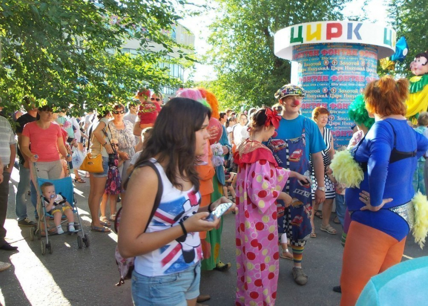 Волгоградцы отметили 95-летие российского цирка вместе с цирком Никулина
