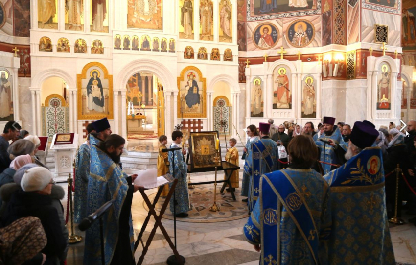 Прославившаяся многими чудесами икона прибыла в Волгоград