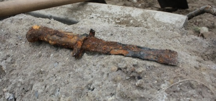  На «Красном Октябре» в Волгограде во время раскопок нашли ценный нож-штык
