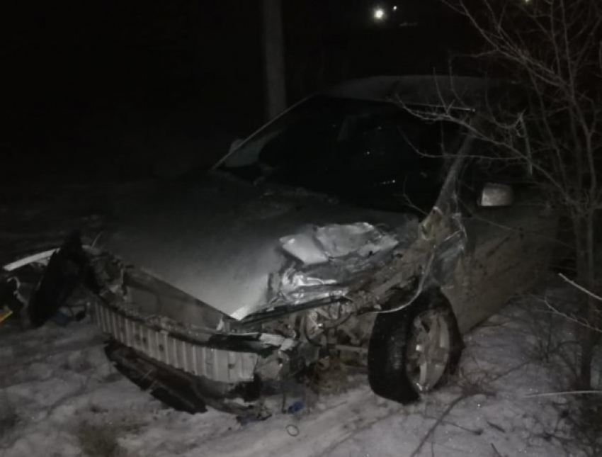 Водитель Toyota уснул за рулем и протаранил Ford под Волгоградом: 5-летняя девочка и 37-летняя женщина в больнице