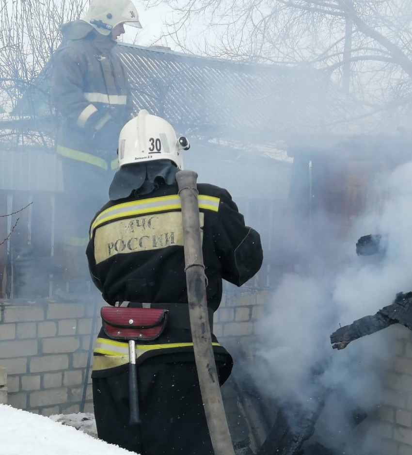 Под Волгоградом сгорели женщина с ребёнком