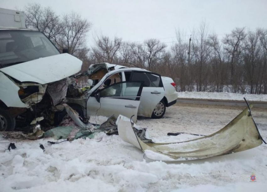 29-летний парень погиб в ДТП с Nissan и фургоном в Волгоградской области