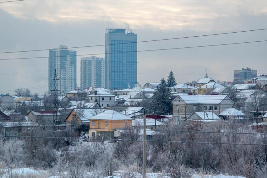 Волгоградцев предупредили о налипании мокрого снега на провода