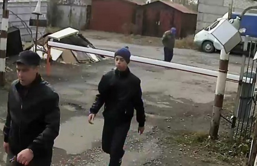 Жителей Волгограда просят помочь в розыске убийц девушки, обнаруженной в мусорном баке