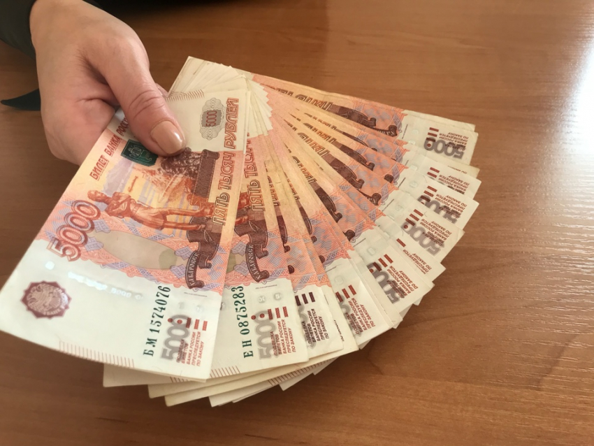 Налоговый инспектор осужден в Волгограде за мошенничество на 200 тысяч рублей