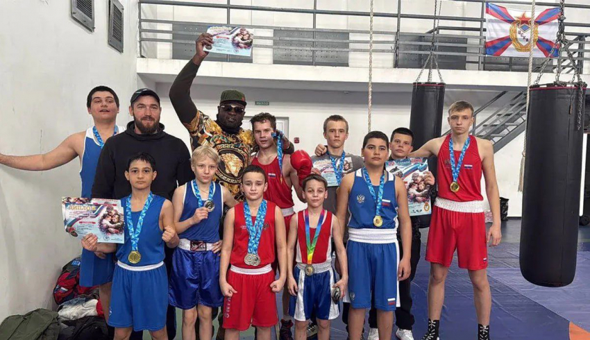 Звезда бокса Кевин Джонсон стал тренером в секции под Волгоградом 