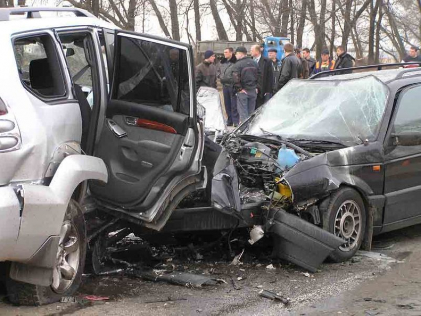 В крупном ДТП пострадали 5 человек