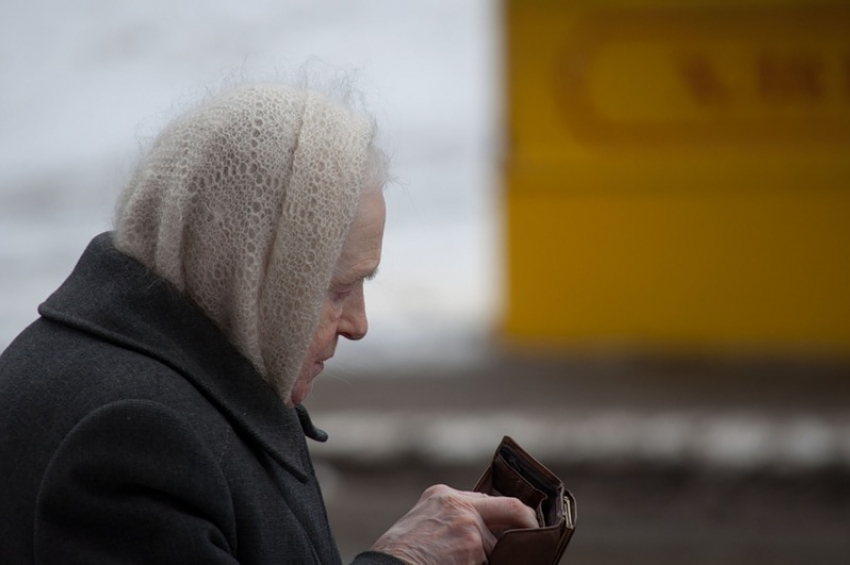 У волгоградской пенсионерки украли более 6 тысяч долларов
