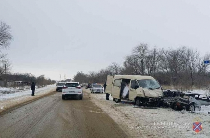 В Камышинском районе в ДТП ВАЗ-2107 и «Газели» погиб парень, двое в больнице