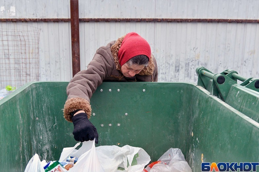 Население Волгограда жалуется: заработанных денег хватает только на еду