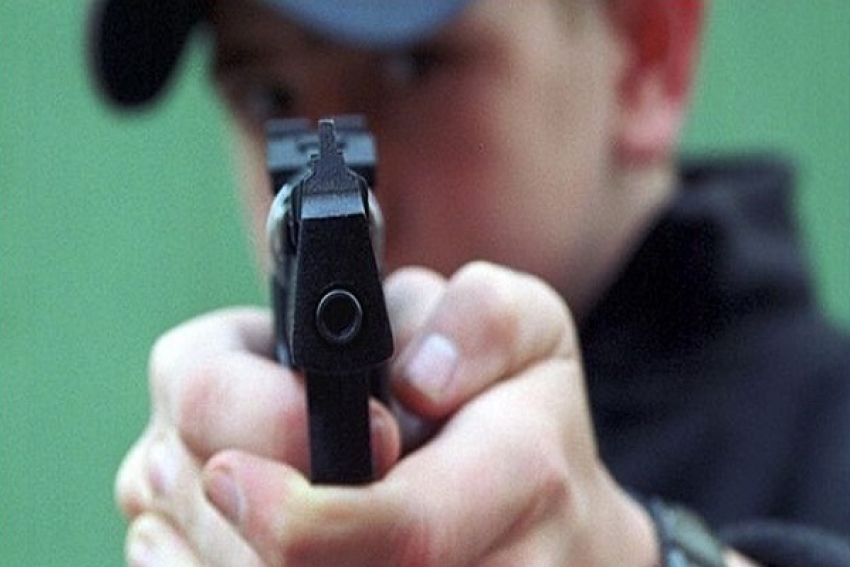 Волгоградец прострелил мужчине ногу из-за конфликта на дороге