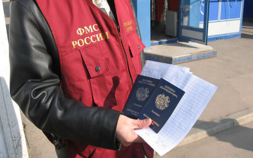 Две жительницы Волгоградской области незаконно прописали у себя 14 узбеков и 6 китайцев