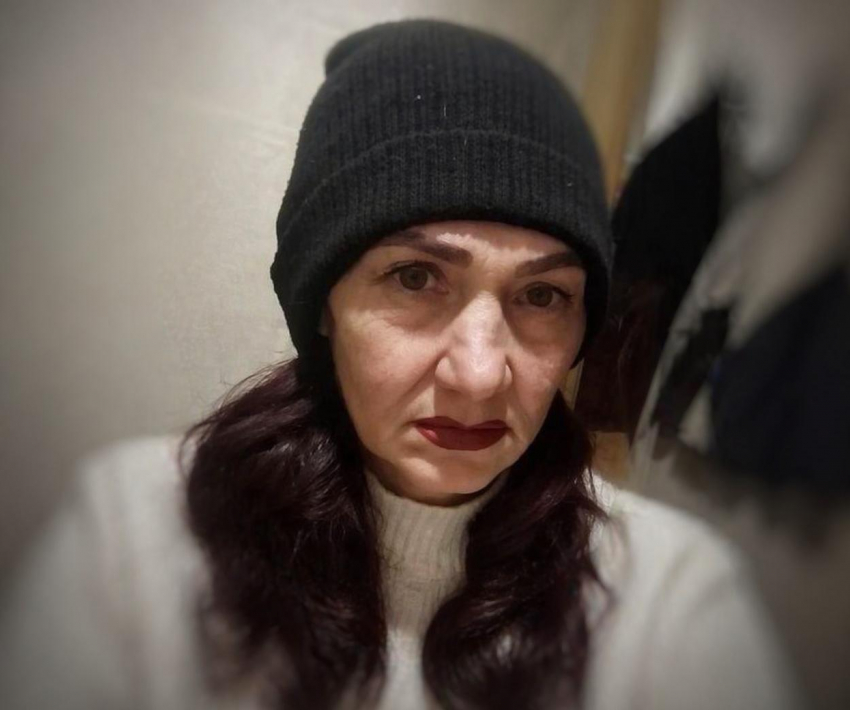 Зеленоглазая женщина в халате и тапочках загадочно пропала в Волгограде