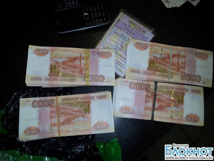 Под Волгоградом в автовозе с «Мерседесами» обнаружено 4,5 миллиона фальшивых рублей