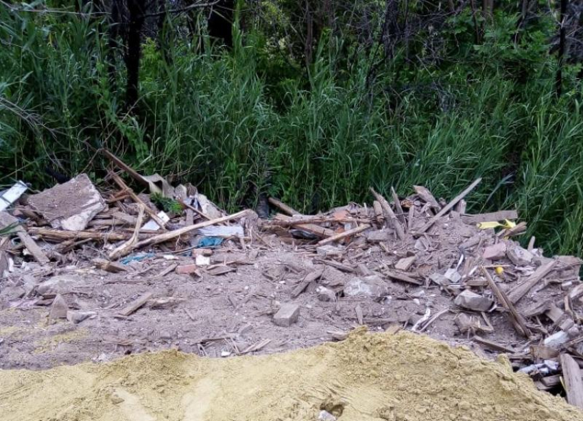Прокуратура признала незаконным вывоз строительного мусора в реку Гусиха под Волгоградом