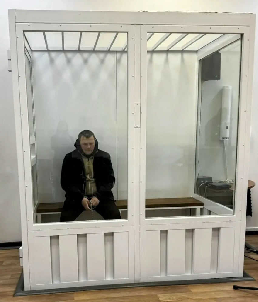 Расстрелявшего из ревности в подъезде соперника под Волгоградом отправили в СИЗО