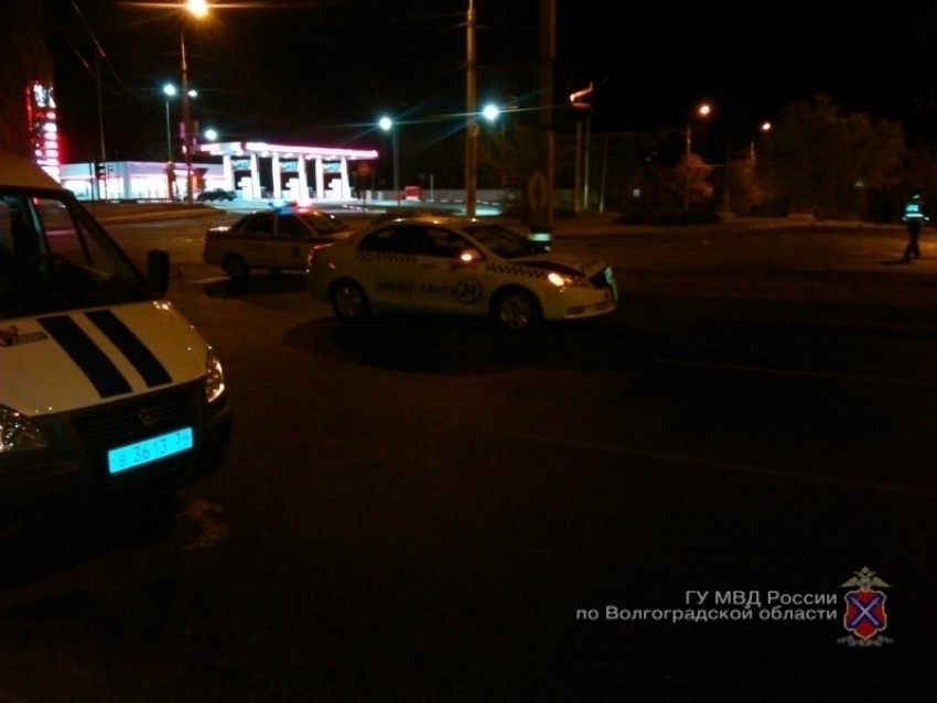 В Волгограде таксист на Geely  сбил 47-летнюю женщину 