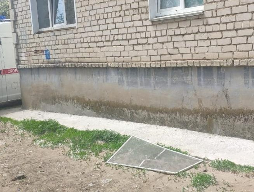 Четырехлетняя девочка выпала из окна в центре Волгограда 