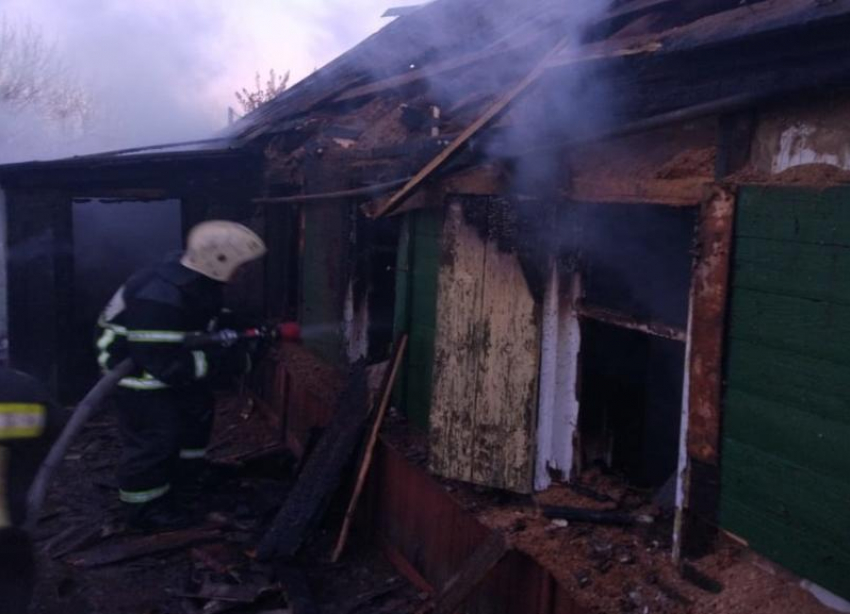 Пожар в Ворошиловском районе Волгограда унес жизни двух мужчин
