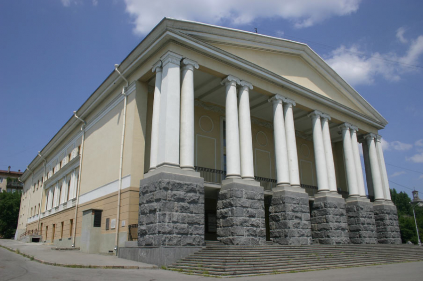 Волгоградский музтеатр закрыли для невакцинированных: пустят только с QR-кодом