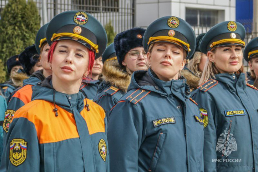 Красавиц из МЧС в Волгограде начали готовить к  Параду Победы