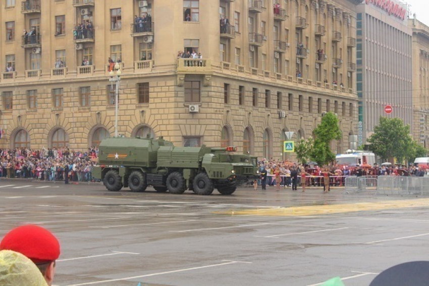 По волгоградским улицам прошли долгожданные «Инскандер» и «Берег»