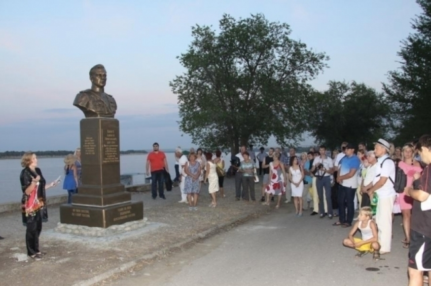 Набережную на юге Волгограда очистят от крестов и переустановят памятник герою войны