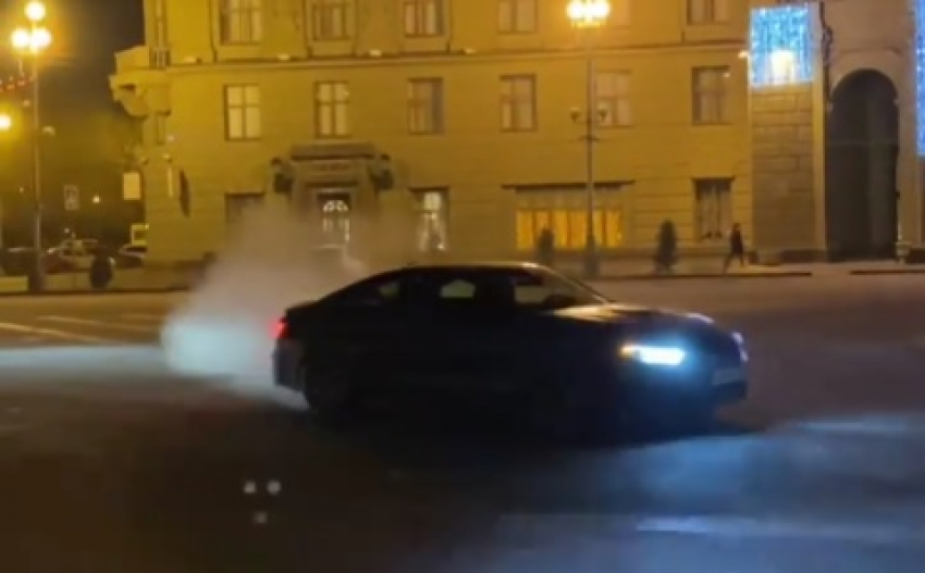 Волгоградец устроил на BMW опасный дрифт в центре города