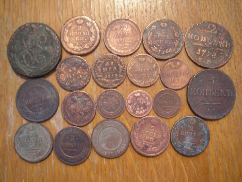 Двое волгоградцев продавали в Казани поддельные царские монеты  