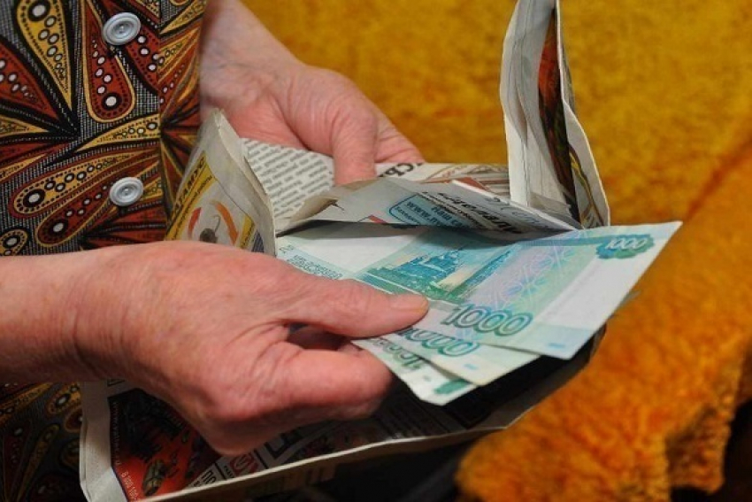 В Волгограде 66-летняя женщина отдала аферисту 300 тысяч, спасая сына