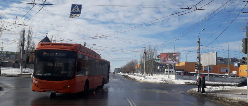 В Волгограде автобус сбил женщину на переходе