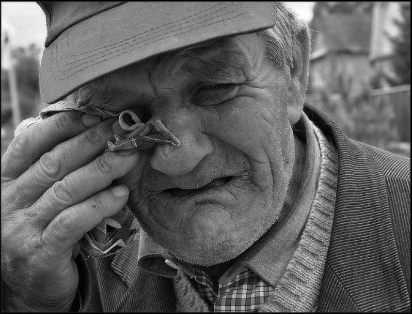 В Волгограде 92-летний дедушка стал жертвой жестокого грабителя