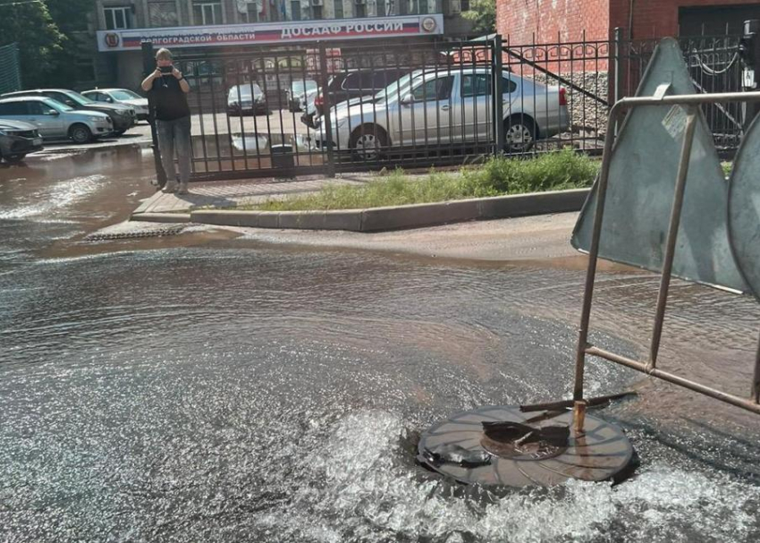 Тысячи квартир в Волгограде отключают от водоснабжения из-за ЧП 