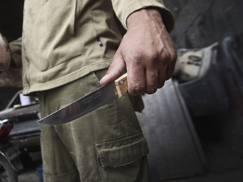 Волгоградец изрезал другу лицо ножом в воронежской гостинице