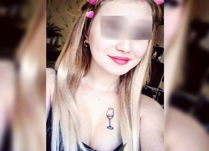 Юная красотка заинтриговала волгоградцев необычным предметом на груди