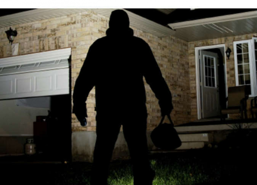 В Старополтавском районе из кооператива украли 200 тысяч рублей