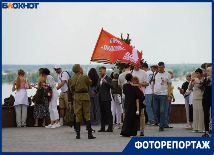 Тысячи туристов заполонили Волгоград: показываем очереди у панорамы