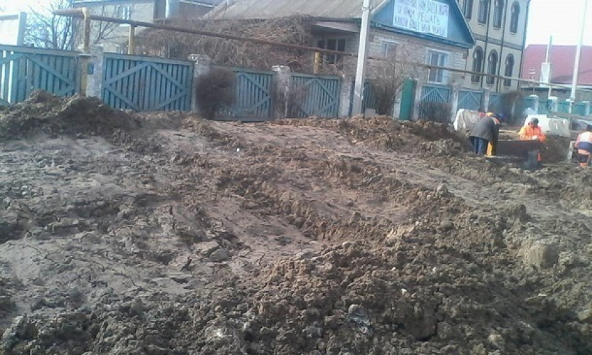 Поселок Гумрак превратился в грязное месиво после реконструкции дороги к аэропорту Волгограда ﻿
