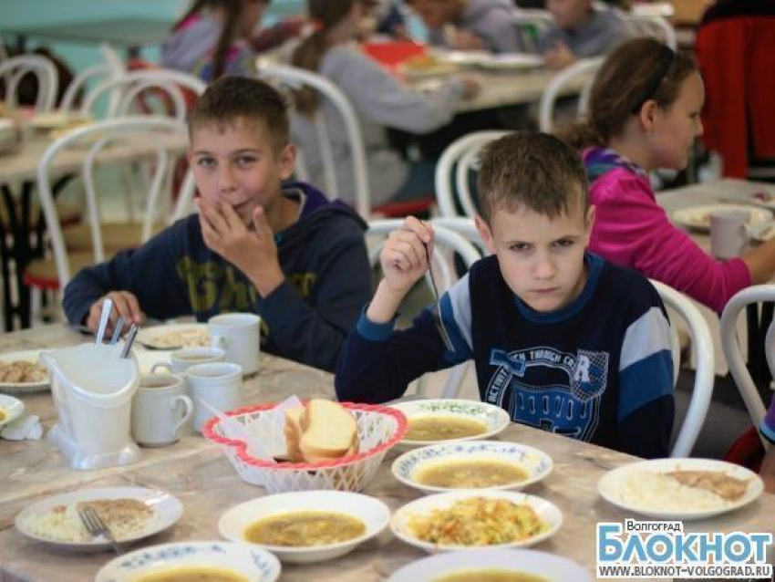 В волгоградских лагерях запретят чипсы и газировку