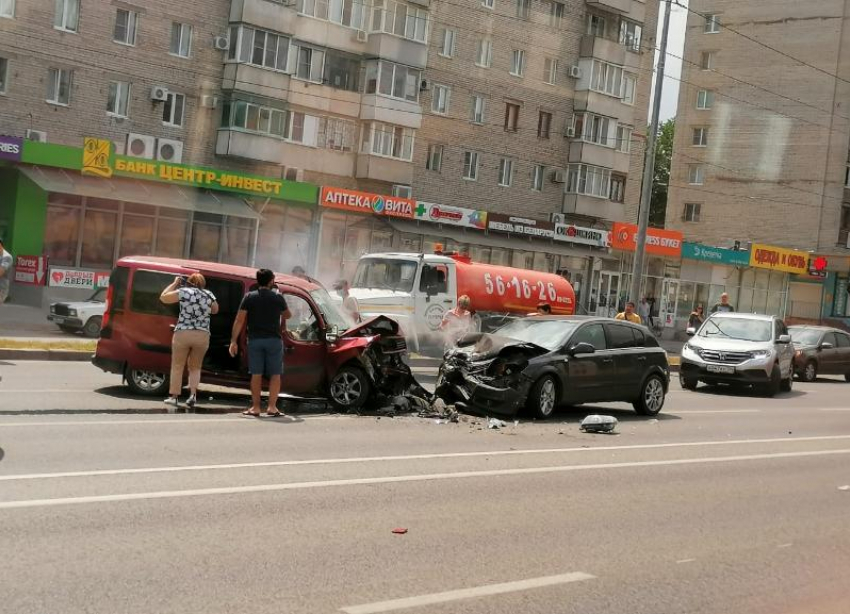  Водителю стало плохо за рулем: подробности ДТП на Рокоссовского в Волгограде