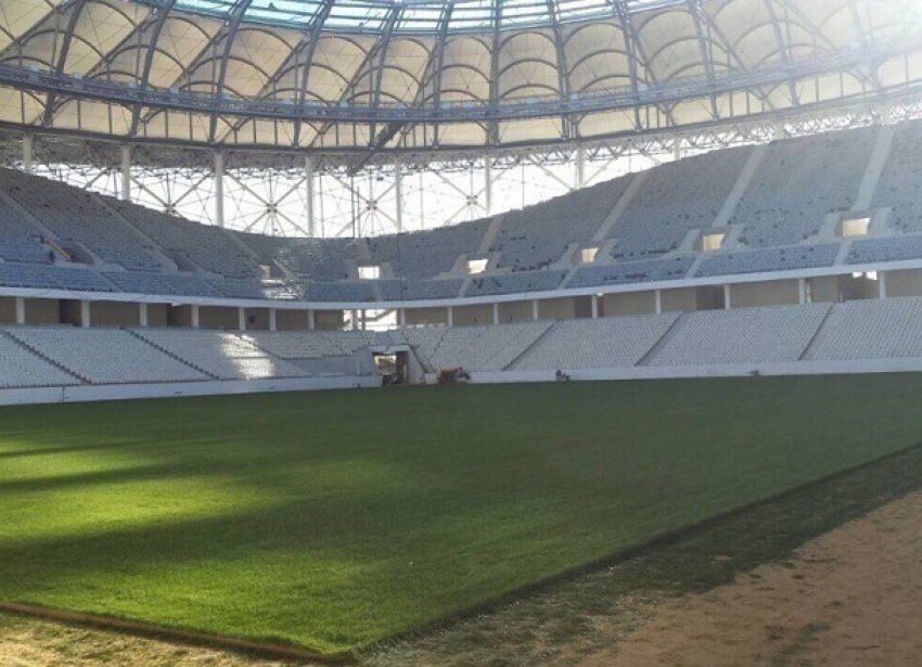 Футбольное поле на стадионе «Волгоград Арена» прошили длиной экватора Земли 
