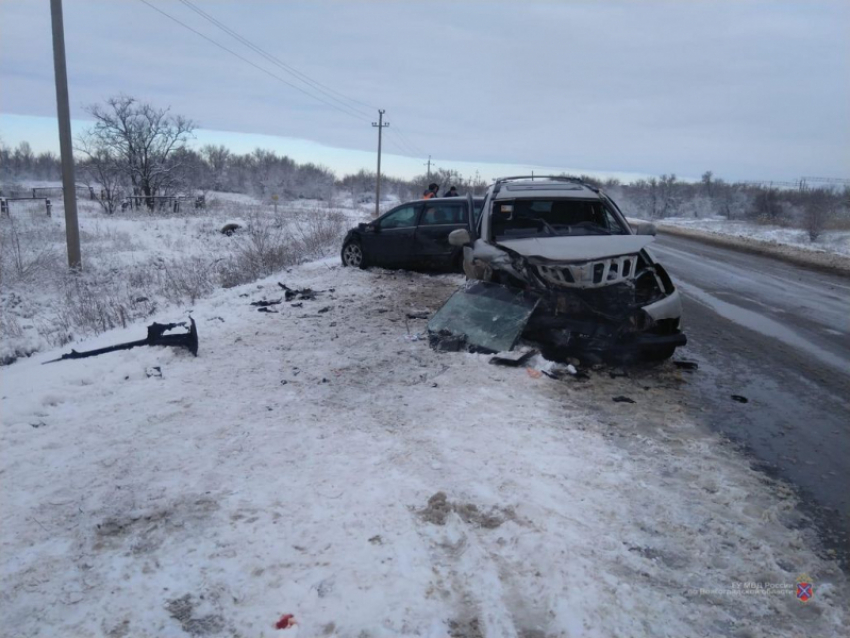 Один человек погиб и 15 пострадали на снежных дорогах Волгоградской области