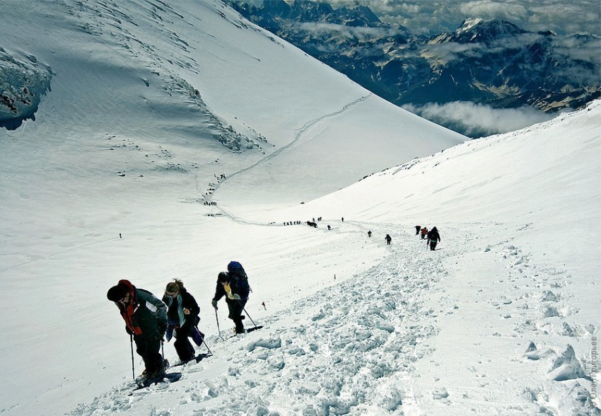 Турист из Волгограда сорвался при восхождении на Эльбрус
