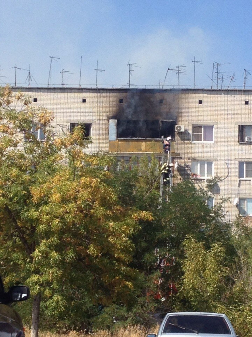 Двое человек пострадали на пожаре в 5-этажном общежитии в Волгограде