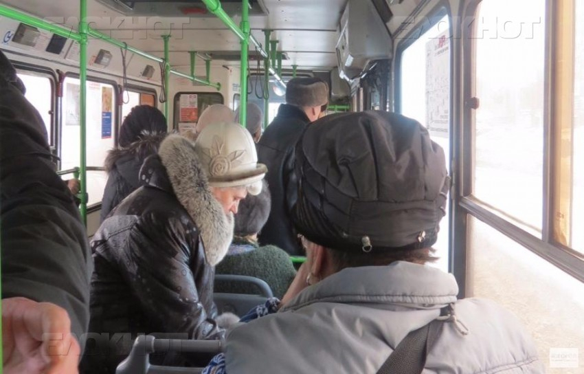 Волгоградка получила травмы в автобусе № 77 из-за экстренного торможения 