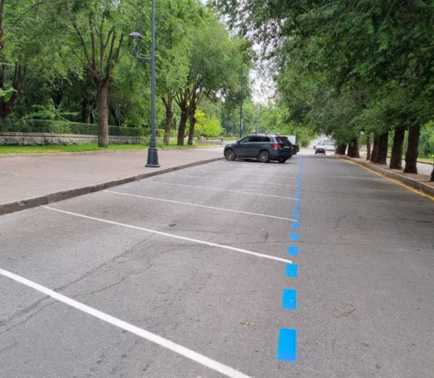 Синюю разметку для платных парковок рисуют в Волгограде по ночам