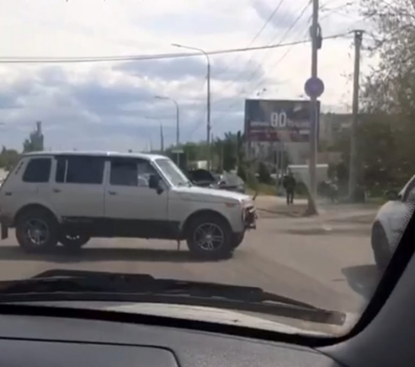 ДТП с участием внедорожника и BMW в Волгограде попало на видео