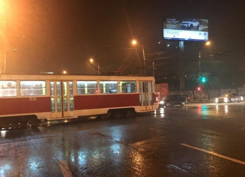 Стала известна причина экстренной остановки трамвая в центре Волгограда
